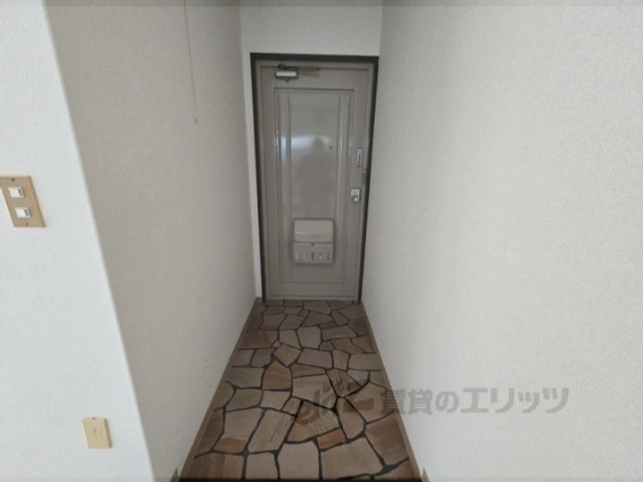 ロワール八坂の玄関