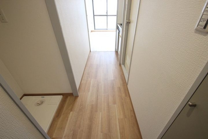 グランデール横川の玄関