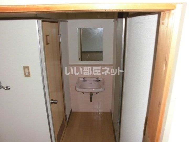 朋栄ハイツ2号館の内装