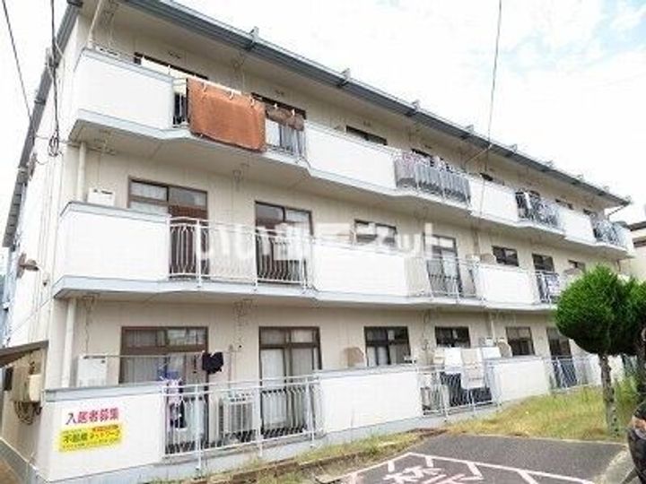 朋栄ハイツ2号館の外観