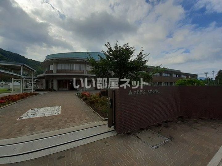 朋栄ハイツ2号館の周辺