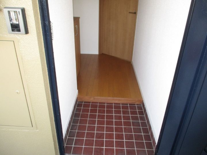 コーポラス山栄の玄関