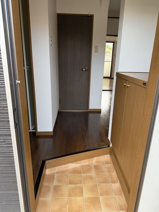 LINO折立Aの玄関