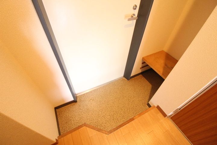 ワンノール米山Aの玄関