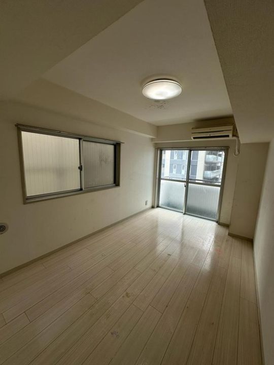 セブンスターマンション上野の居間