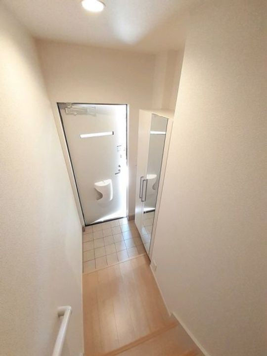 広島県広島市東区戸坂千足1(アパート)の賃貸物件の玄関