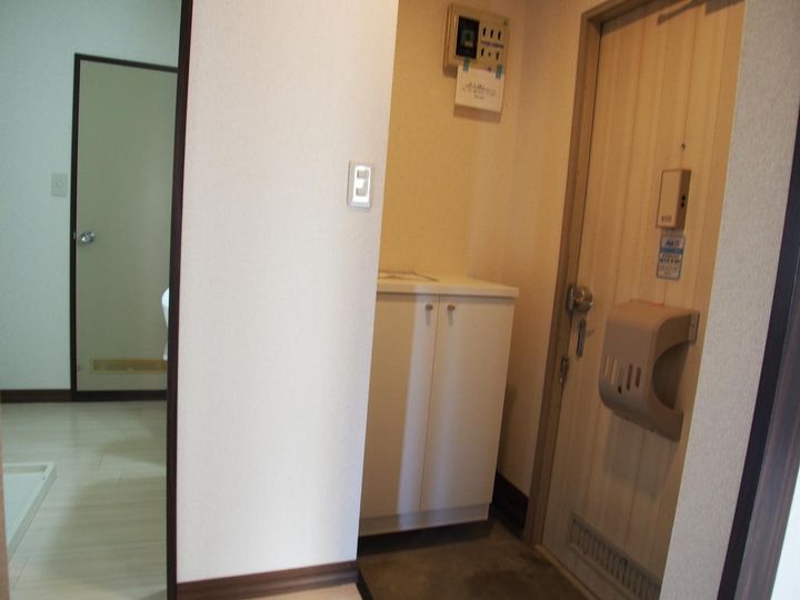 セゾンコスモスI 102の玄関