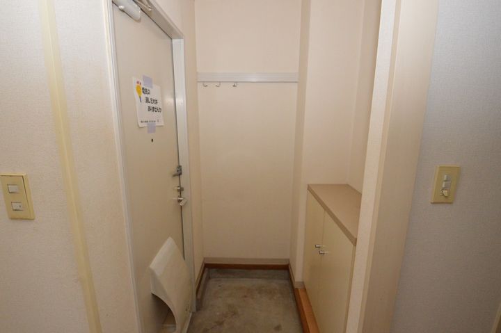 メゾン松波Aの玄関