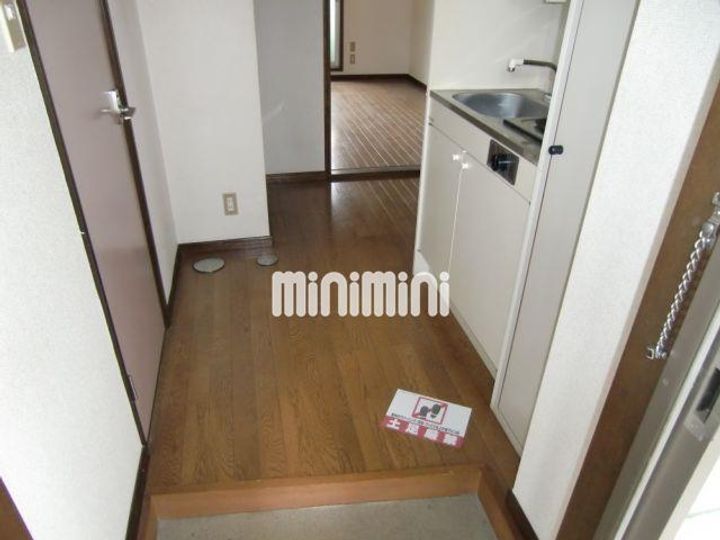 ファミールS西棟の玄関