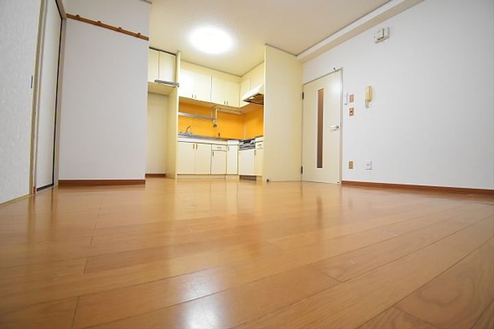 東京都調布市染地2の賃貸マンションの居間