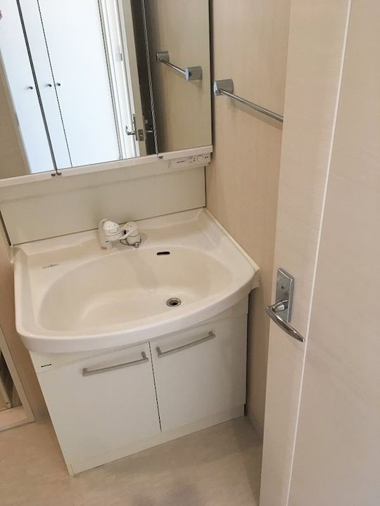 ドゥーエ両国の内装