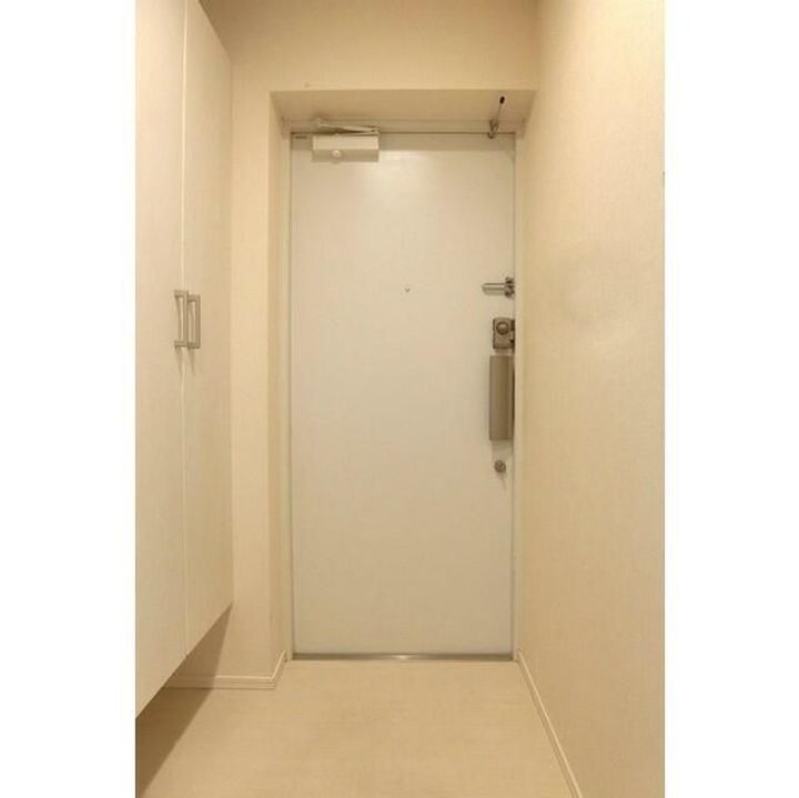 プライムアーバン津田沼の玄関