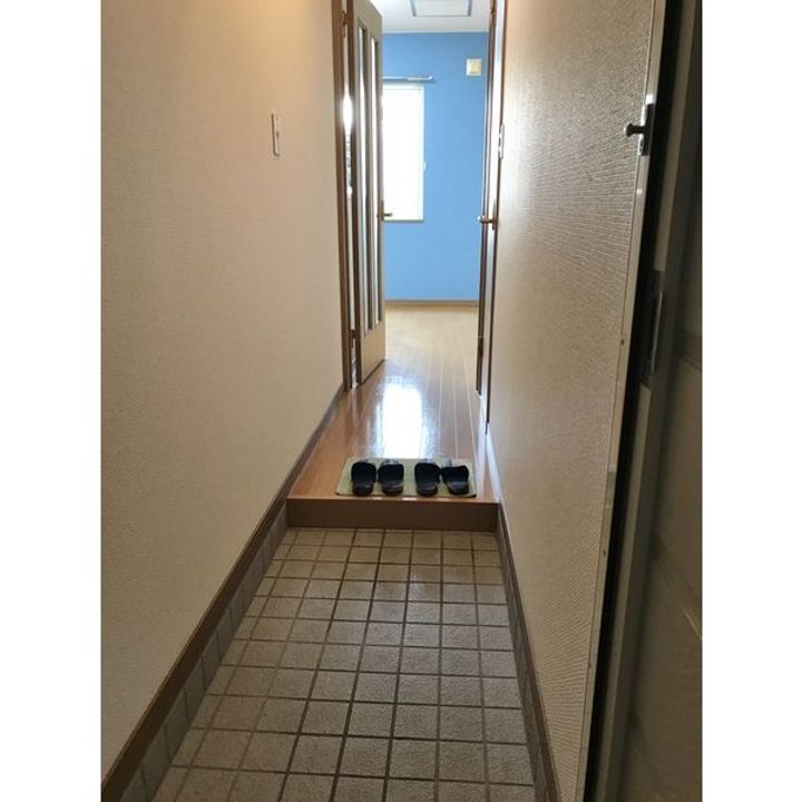 フォレスト本郷8の玄関