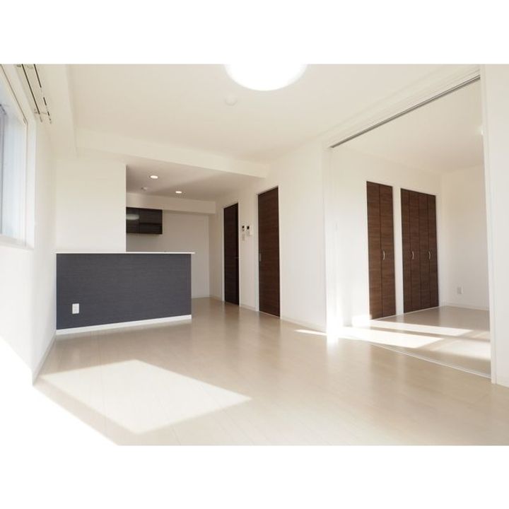 新潟県新潟市中央区紫竹山2(マンション)の賃貸物件の居間