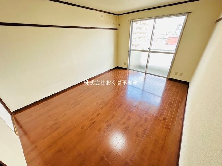 フェリーチェカーサ島崎の居間