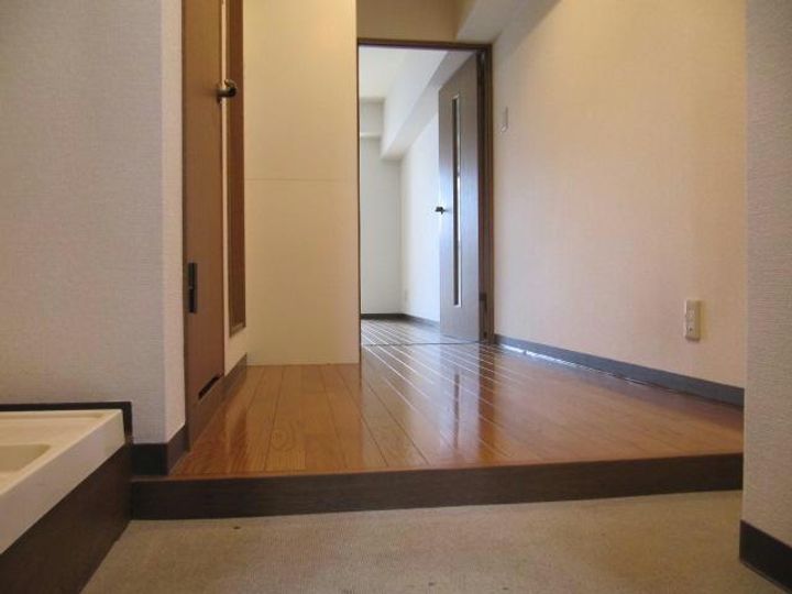 マーベラス新栄の玄関