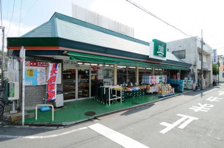 ルース根岸の周辺