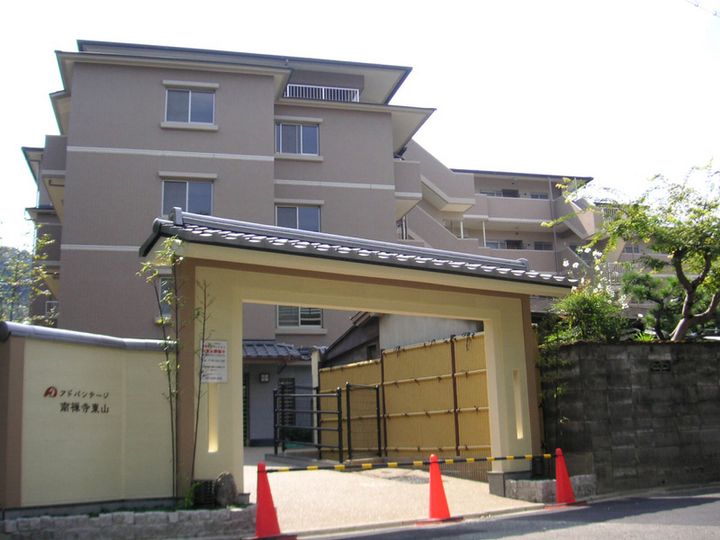 京都府京都市左京区粟田口鳥居町(マンション)の賃貸物件の外観