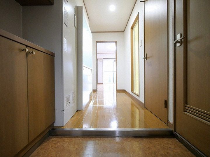 マンション丸旺の玄関