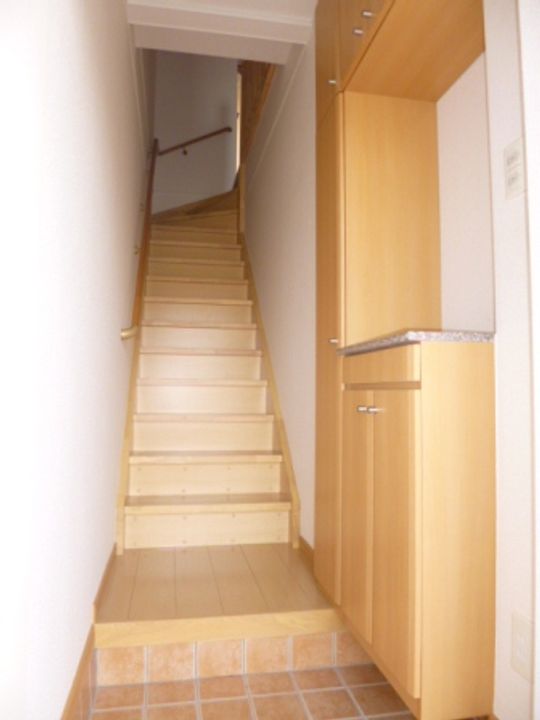 三重県伊勢市御薗町高向(アパート)の賃貸物件の玄関