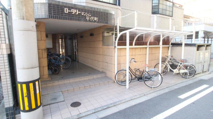 ロータリーマンション平代町の地図