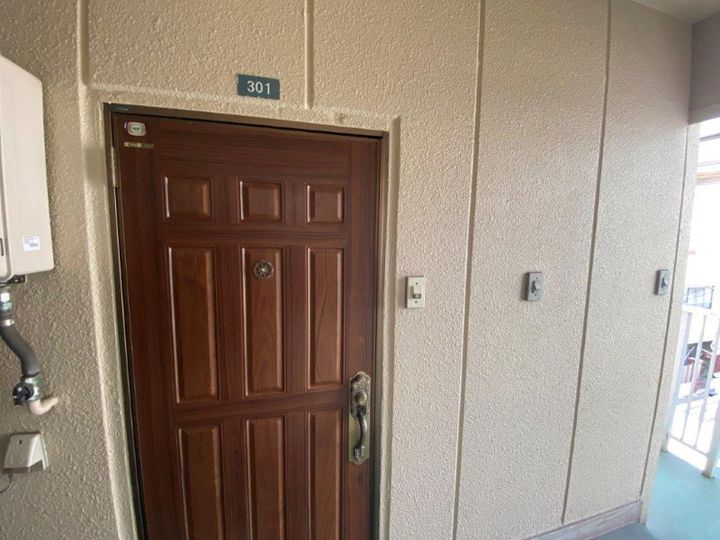 コーポスズランの玄関