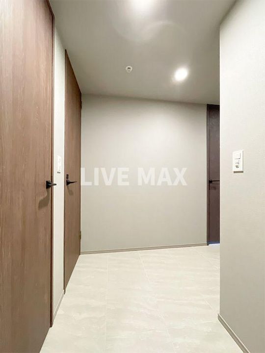 東京都港区港南3(マンション)の賃貸物件の玄関