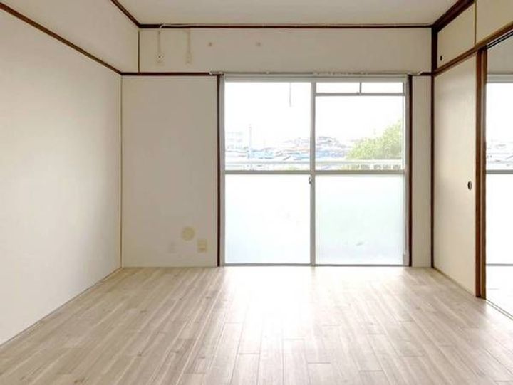 兵庫県三木市志染町西自由が丘2(マンション)の賃貸物件の居間