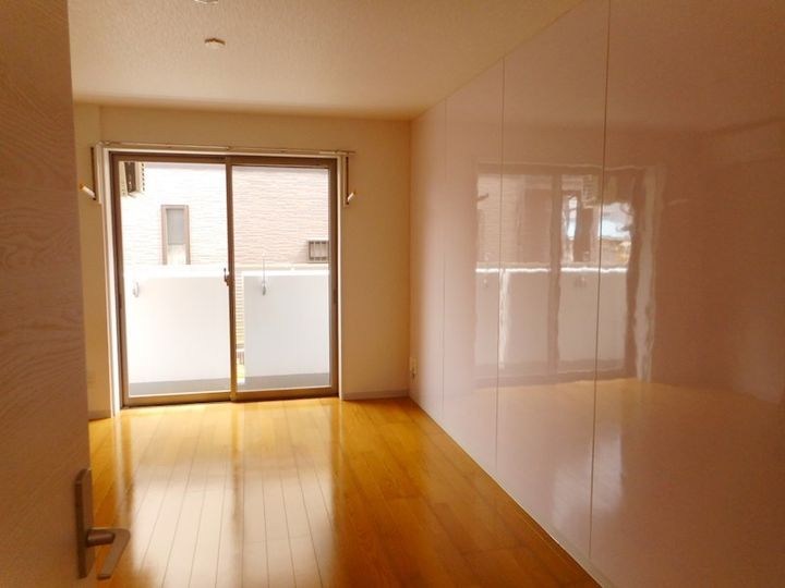 The Ookubo Baseの居間