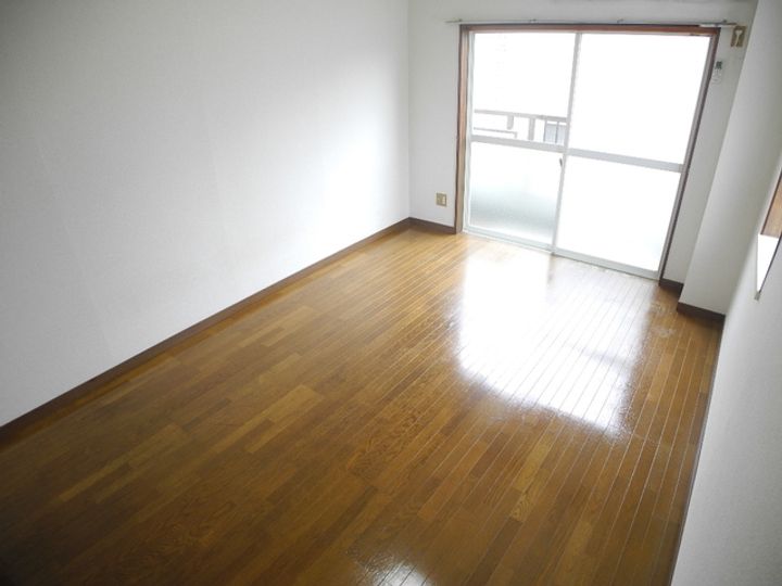 メゾンエスポワール家野町の居間