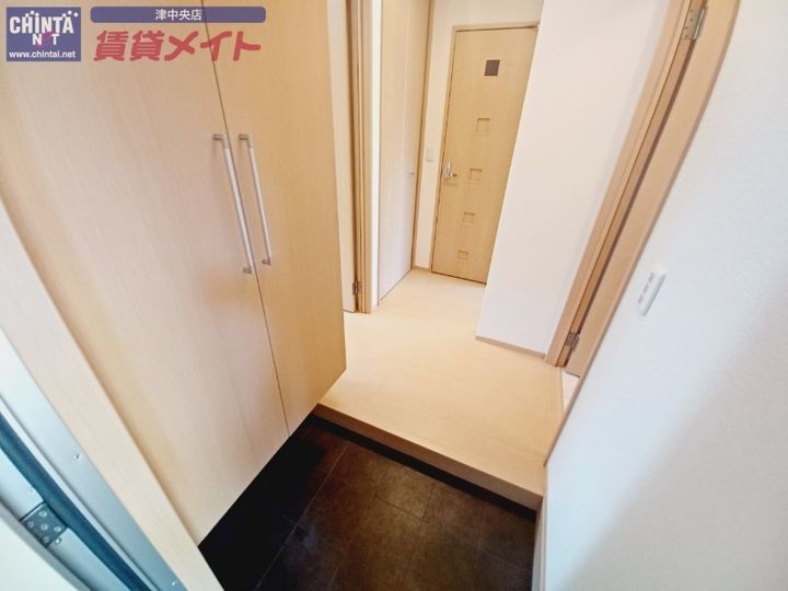 プレミール ボヌール Hの玄関