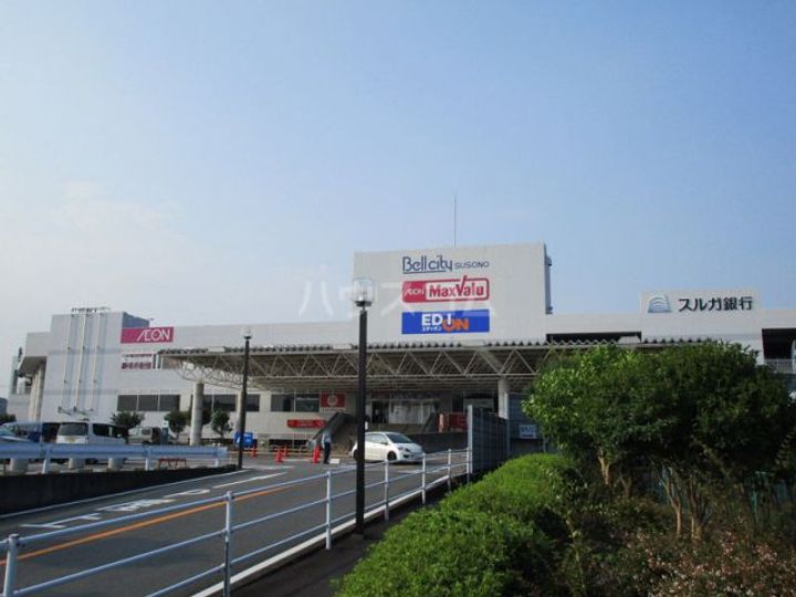 サンシーロの周辺