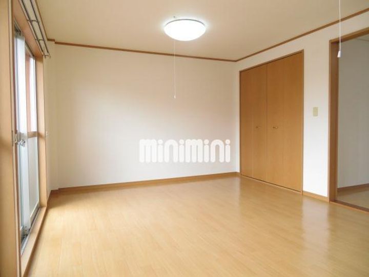 メゾンUセブンスター Dの居間