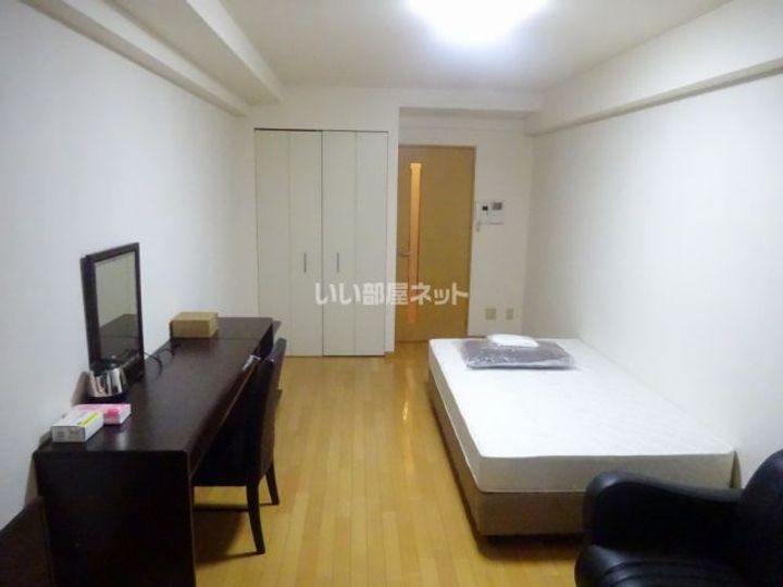 レジディア三宮東の居間