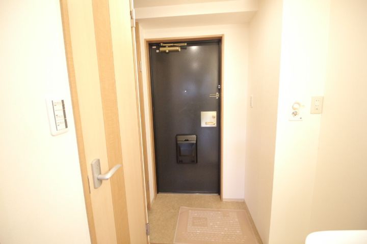 大忠ビルの玄関