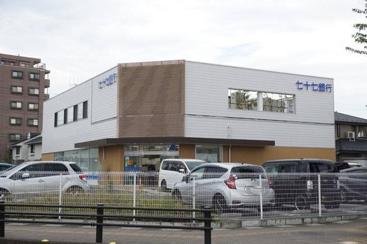 メゾンフローラルの周辺