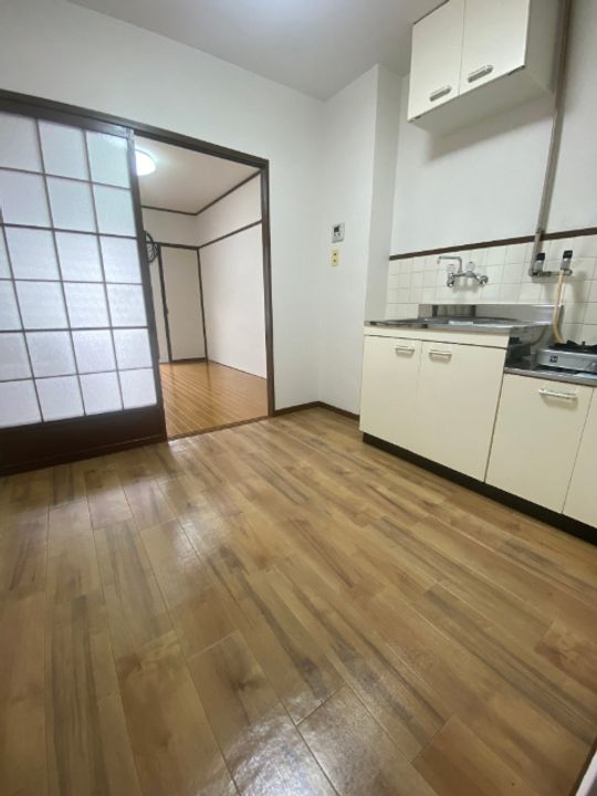 南森町ロイヤルハイツの居間