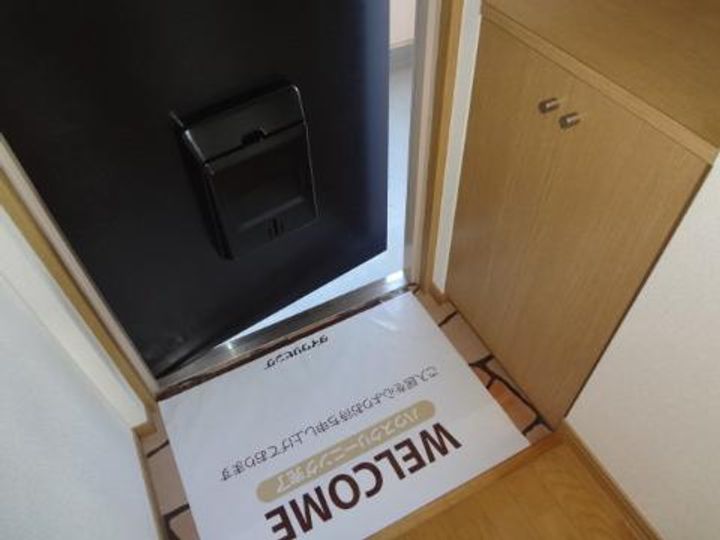 三重県松阪市鎌田町(マンション)の賃貸物件の玄関