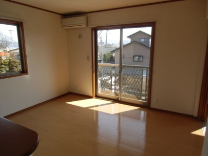 メゾンともの居間