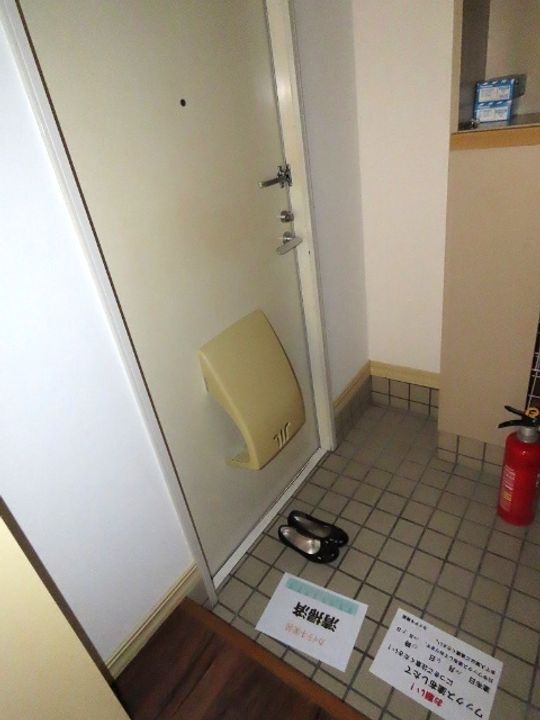 コスモスハイツBの玄関