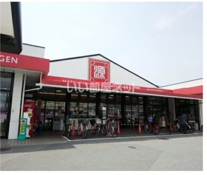 Y.ESTA.INの周辺