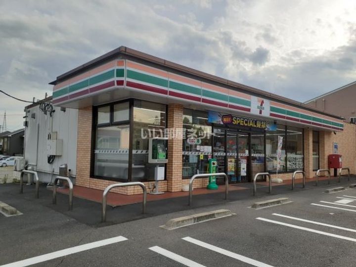 ロイヤルコート II番館の周辺