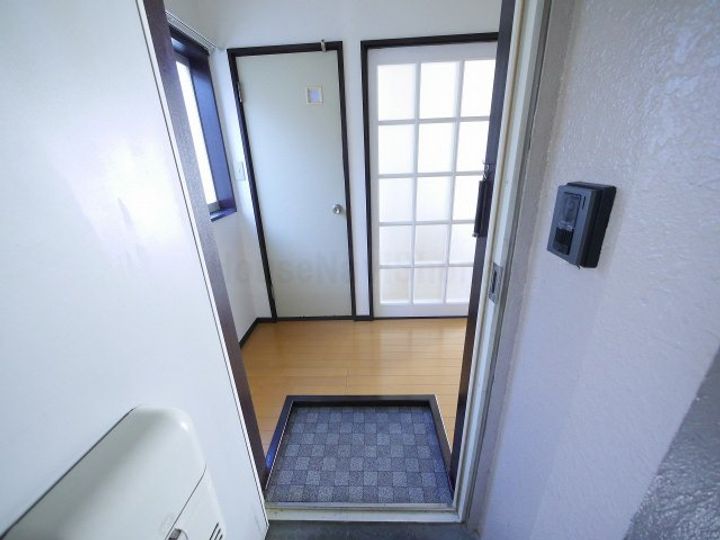 奈良橋ハイツの玄関