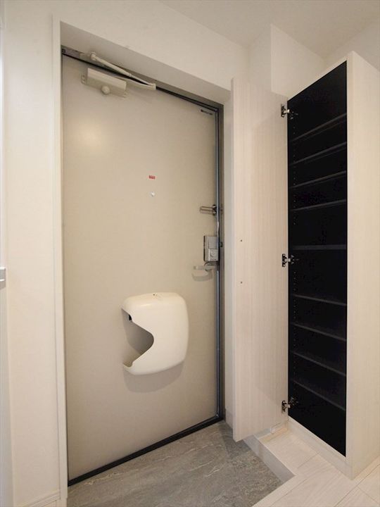 ハーモニーテラス烏森の玄関