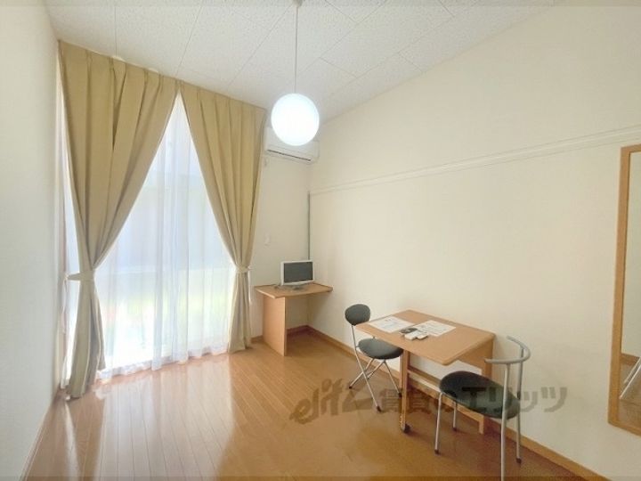 レオパレスビレックの居間