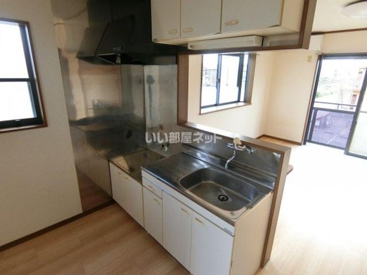 Y s century (ワイズセンチュリー)IIIのキッチン