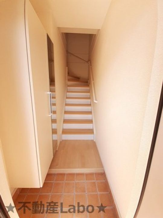 徳島県徳島市応神町東貞方字八幡前(アパート)の賃貸物件の玄関