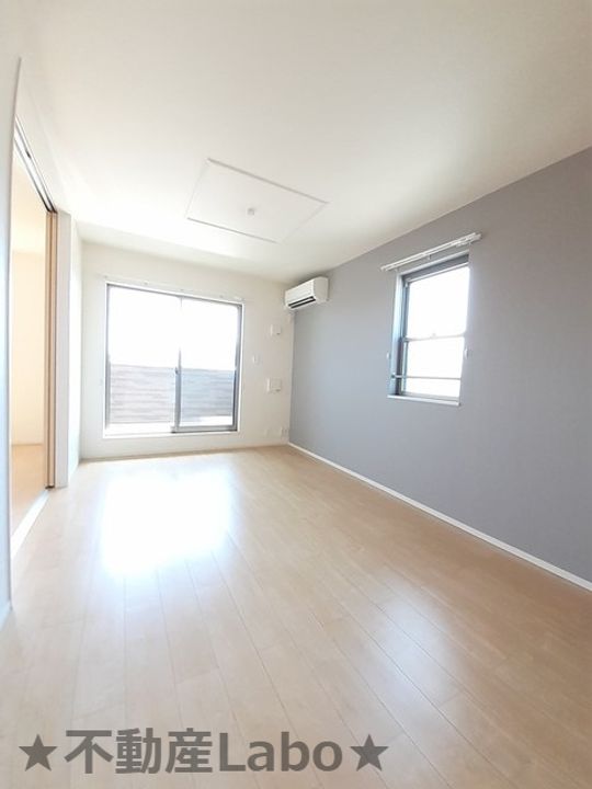 徳島県徳島市応神町東貞方字八幡前(アパート)の賃貸物件の居間