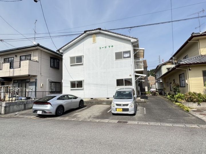 コーポマキの外観