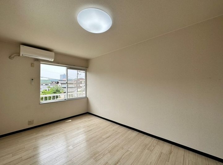 ハイム学南の居間